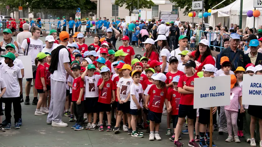 Un momento della sfilata delle associazioni in occasione della cerimonia di apertura della Festa dello Sport (Bonaventura)