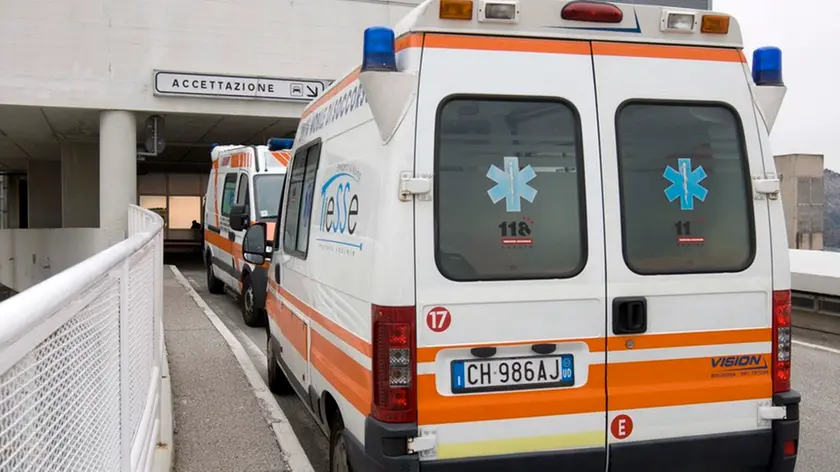 L’arrivo di un’ambulanza all’ospedale di Cattinara