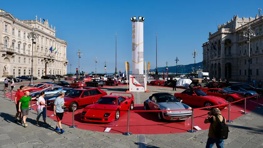 Le auto della Mitteleuropean Race in piazza Unità (Silvano)