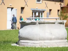 Il pozzo, oggi risistemato, in cui perse la vita il piccolo Stefano Borghes. Foto Tibaldi