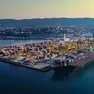 Una veduta del Molo settimo del porto di Trieste dedicato al traffico di container
