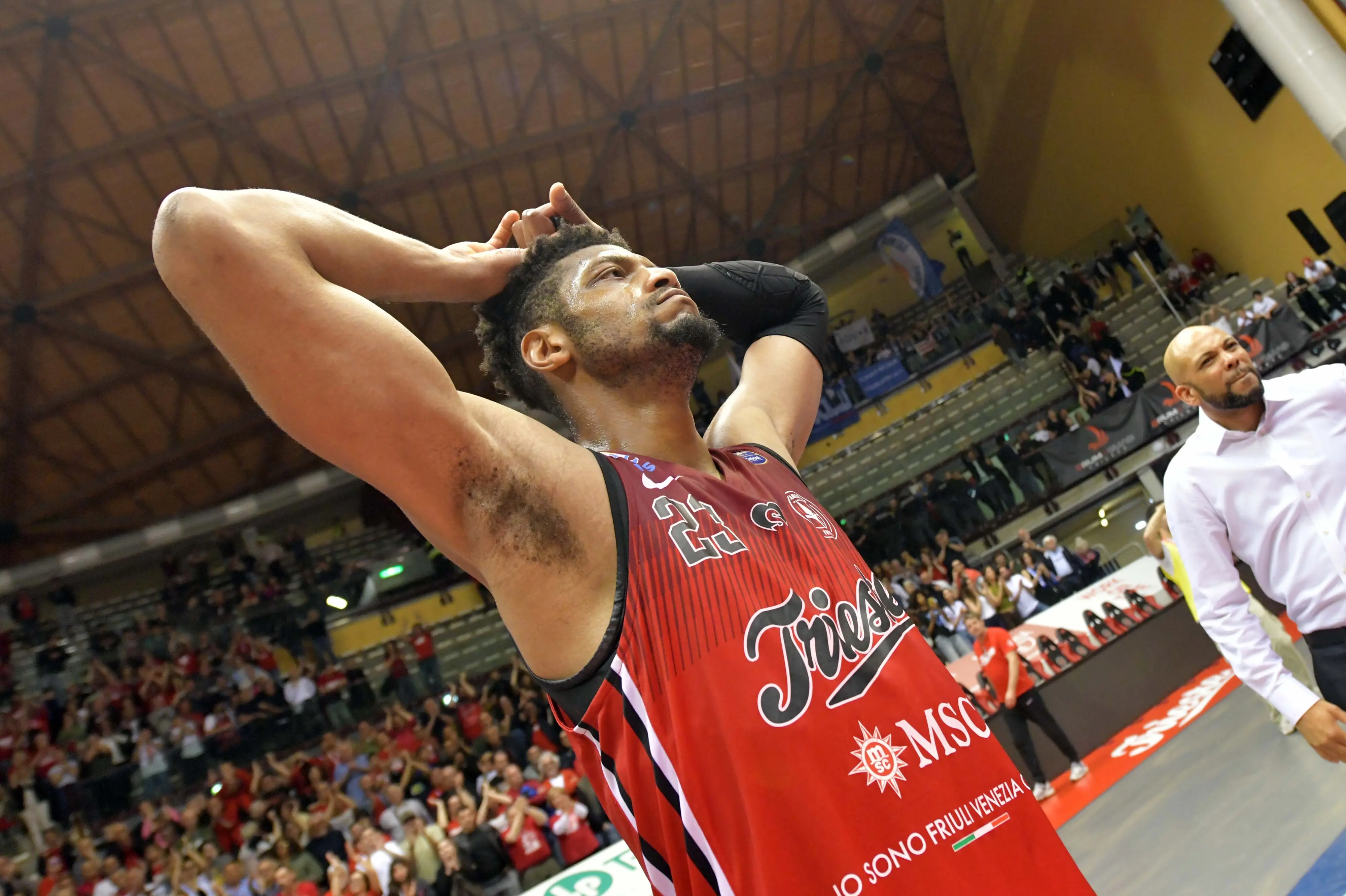 La delusione di Jeff Brooks dopo l'eliminazione dagli ultimi playoff (Foto Bruni)