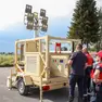 I volontari al lavoro per installare le attrezzature