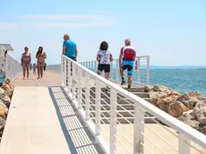 Il maxi-pontile di fresca inaugurazione, già al centro di una serie di comportamenti irregolari (Foto Bonaventura)