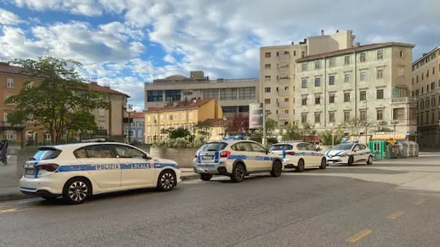 L’intervento della Polizia locale in piazza Perugino