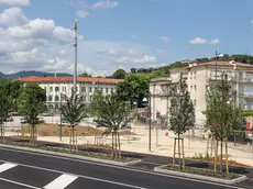 Nelle immagini di Daniele Tibaldi le operazioni di finitura nell’area del piazzale della Casa Rossa