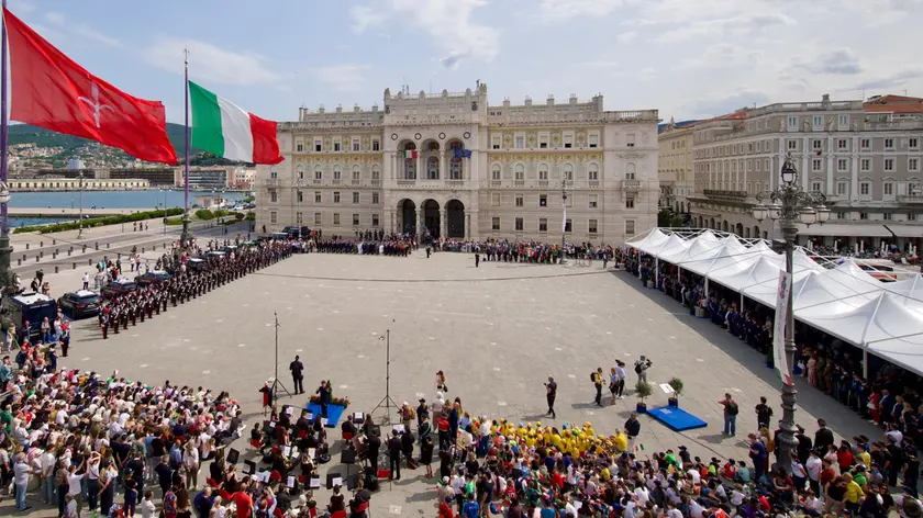 La festa dei carabinieri in piazza Unità (Silvano)