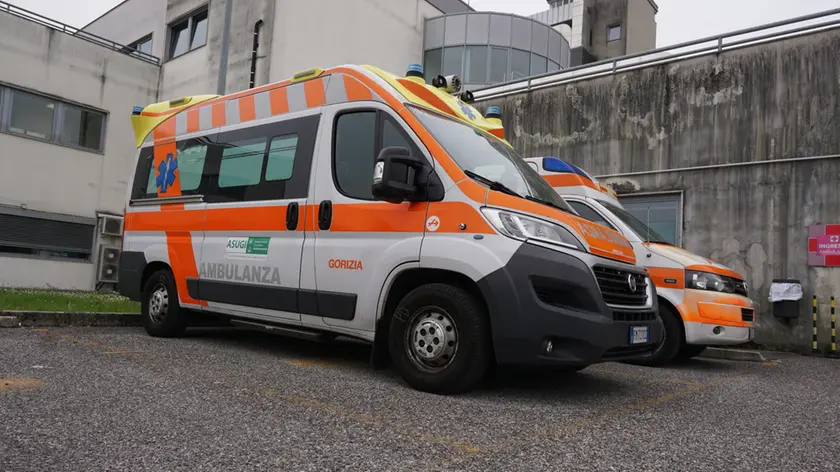 Ambulanze davanti al pronto soccorso dell’ospedale di Gorizia