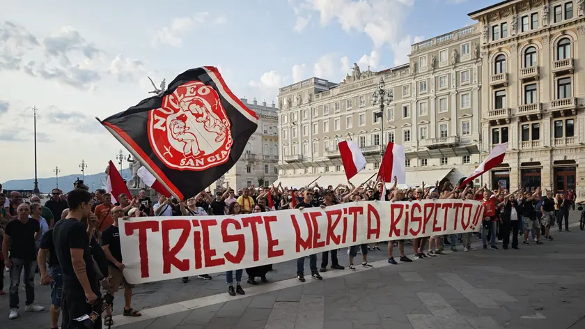 La manifestazione di giovedì 5 giugno in piazza Unità a Trieste. Foto Lasorte