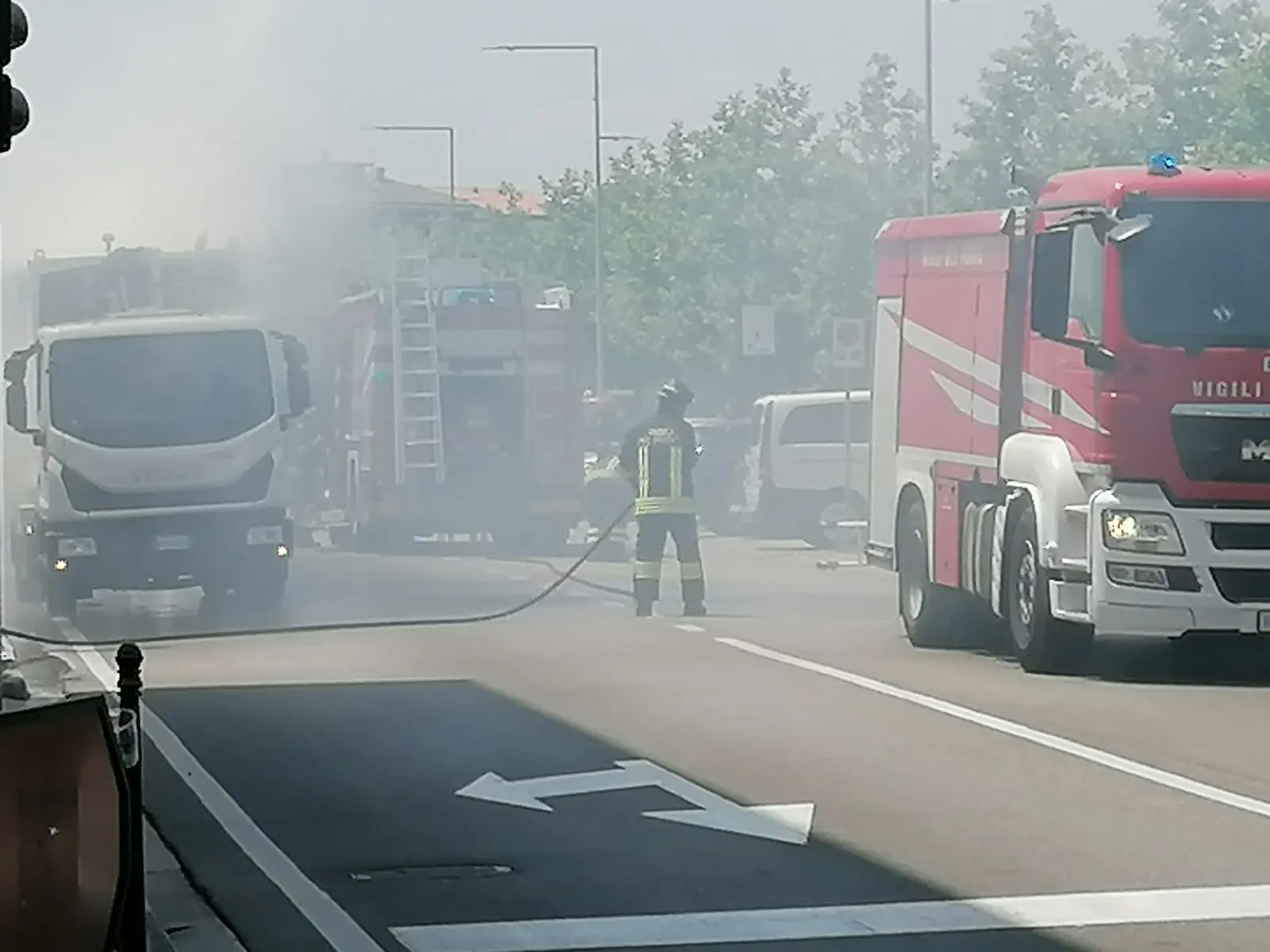 L'intervento del vigili del fuoco a Grado