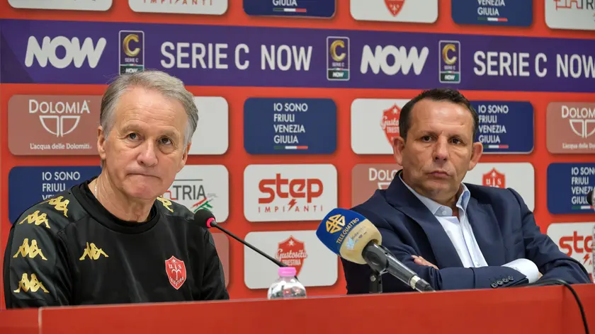 L’allenatore rossoalabardato Attilio Tesser e il direttore tecnico Daniele Delli Carri. Foto Massimo Silvano