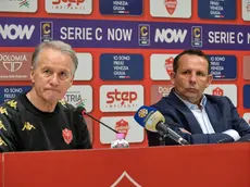 L’allenatore rossoalabardato Attilio Tesser e il direttore tecnico Daniele Delli Carri. Foto Massimo Silvano