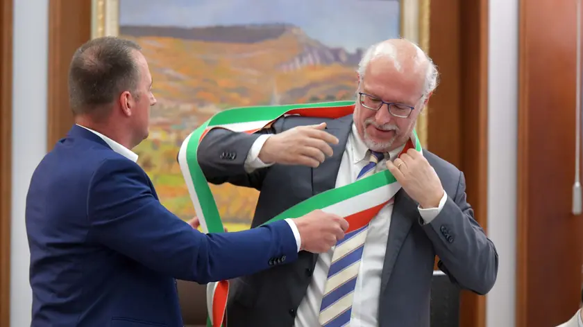Il sindaco Alexsander Coretti con la fascia tricolore Foto Bruni