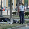 Alcuni bivacchi di migranti in piazza della Libertà (Silvano)