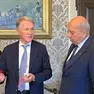 Il tecnico della Triestina Attilio Tesser premiato dal sindaco Roberto Dipiazza
