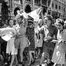 Un'immagine festosa scattata in piazza Unità a Trieste proprio il 12 giugno del 1945