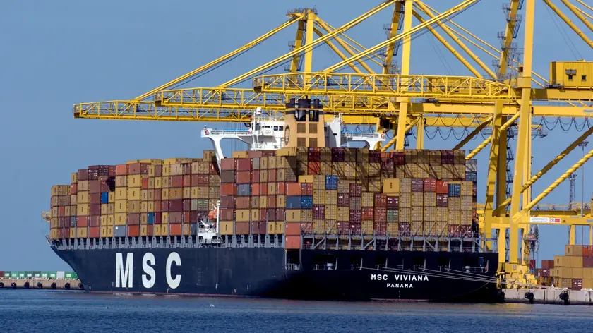 Una nave portacontainer della compagnia armatrice Msc, ormeggiata al Molo VII del porto di Trieste