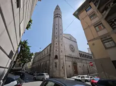 La chiesa di via Sant’Anastasio e la chiesa, con il suo inconfondibile campanile cilindrico (Lasorte)