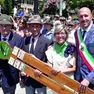 La delegazione gemonese, con l’assessore regionale Barbara Zilli e il sindaco Roberto Revelant, dopo il passaggio della stecca