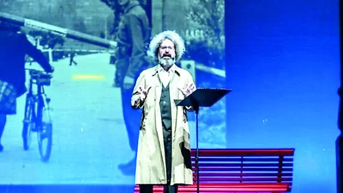 Simone Cristicchi presenterà il nuovo spettacolo, “Trieste 1954”.