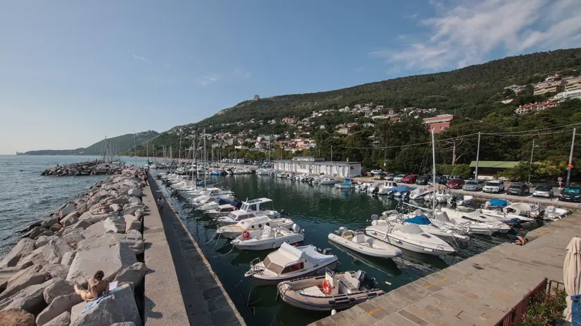 Una panoramica del porticciolo di Barcola che da via Almerigo Grilz a piazzale 11 settembre precede l’inizio della pineta di Barcola Foto Lasorte