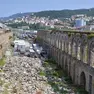 Lo “scheletro” del Silos al cui interno sono stati sistemati i masegni dell’area che ospita il Cirque du Soleil. Foto Bruni