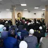 Sopra islamici in preghiera al Darus Salaam, mesi addietro. Di fianco il ritrovo di viale Verdi e sotto la Chiesa ortodossa presente in via 9 Giugno. L’opposizione chiede chiarezza sui luoghi di culto. Foto Bonaventura