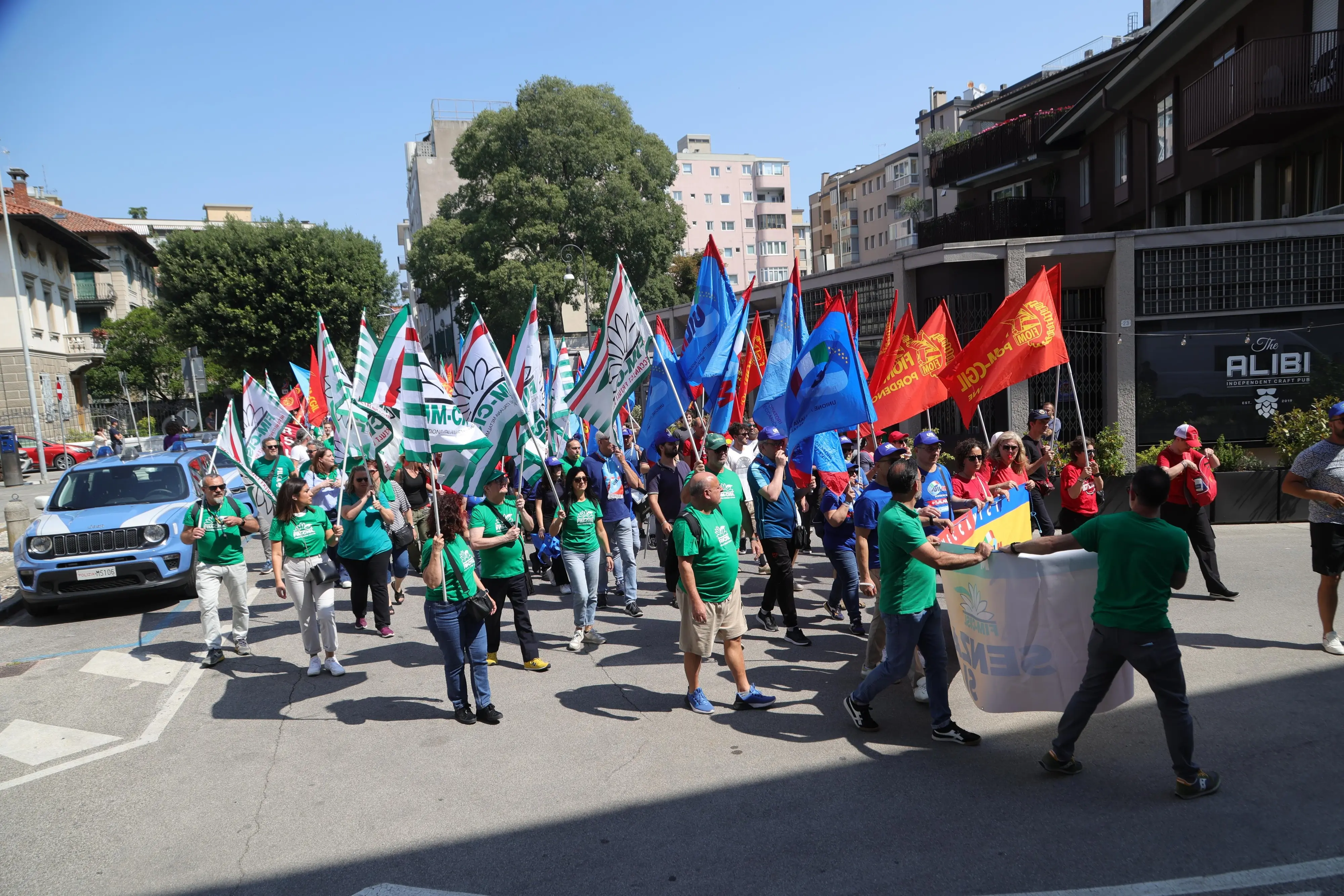Sciopero nazionale dei metalmeccanici. A Udine si tiene il corteo regionale che ha sfilato per le vie del centro e che ha visto la partecipazione di centinaia di lavoratori. Ecco le immagini (Foto petrussi)