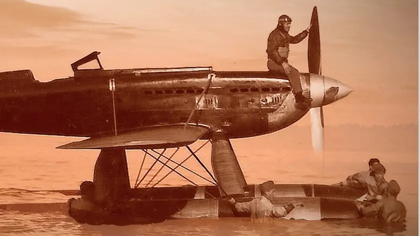 L'idrovolante MC72 sul Garda (Archivio Messina)
