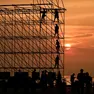 In alto l’allestimento per il concerto, sotto la Goletta verde Foto Silvano