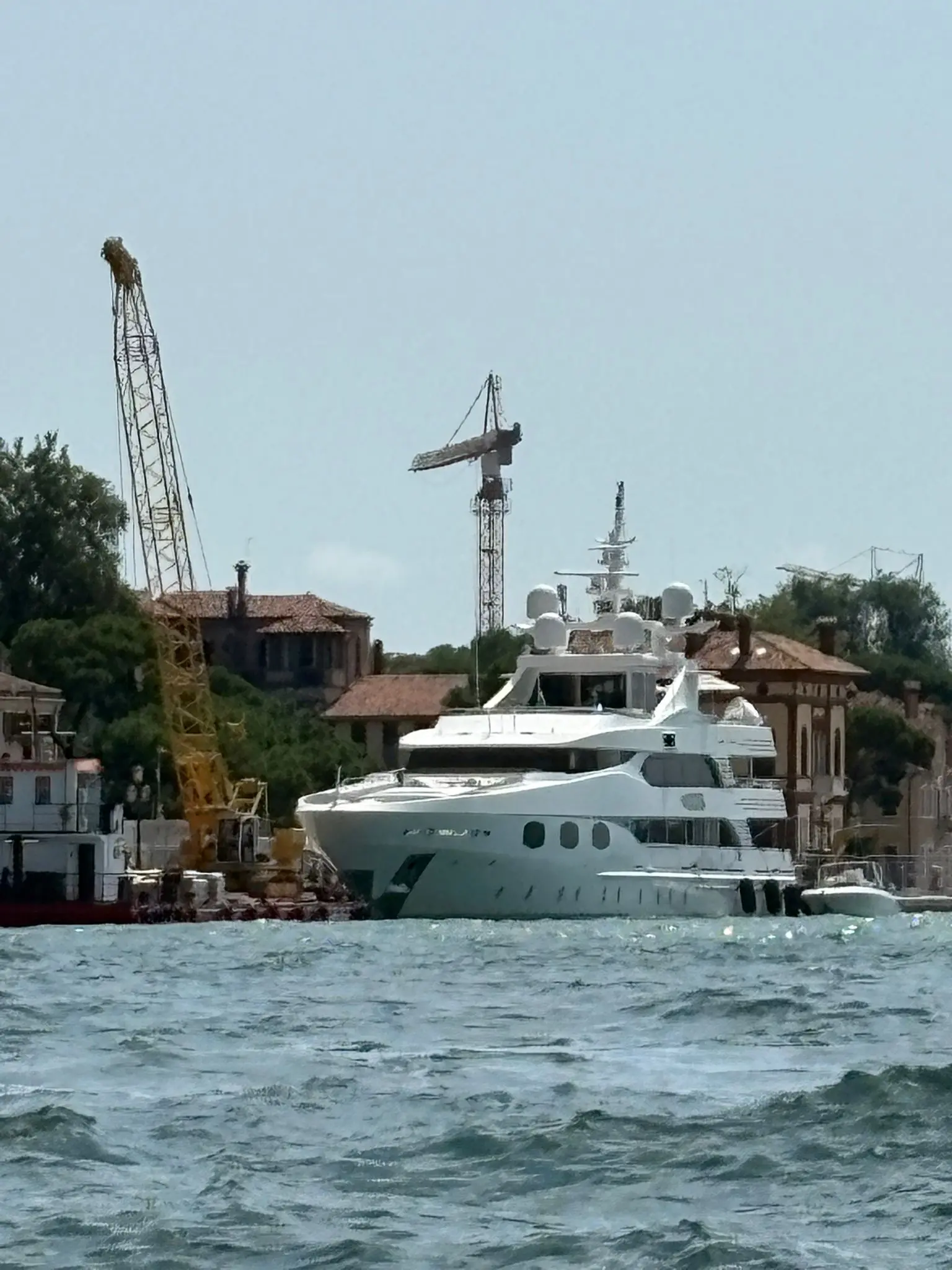 Eleni, in riva Sette Martiri