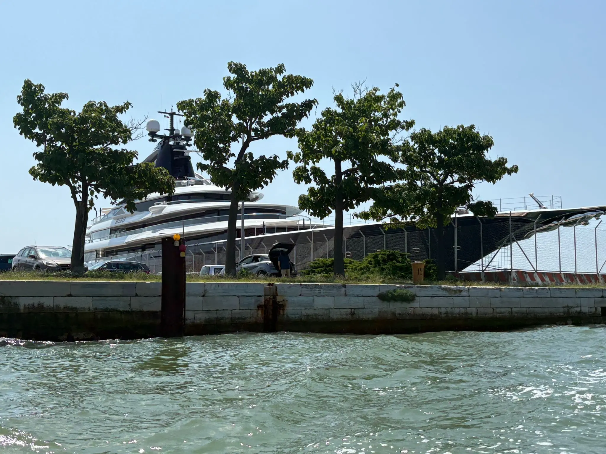 Il kismet ormeggiato a Santa Marta