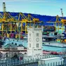 La Torre del Lloyd, sede dell’Authority, e sullo sfondo il Molo Settimo