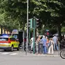 L’ambulanza e l’automedica intervenute tra viale Miramare e largo Roiano per salvare l’anziana. Foto Lasorte