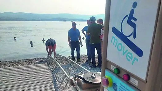 La struttura mobile dedicata ai bagnanti con disabilità motorie