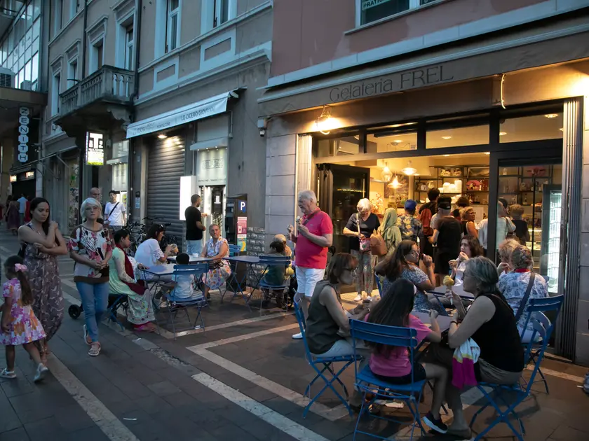 Una passata edizione della Notte dei saldi a Monfalcone