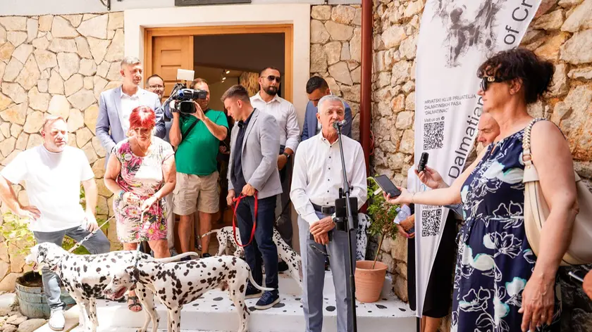 Un momento dell’inaugurazione (foto città di Sebenico)