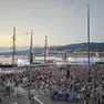 Nella foto di Andrea Lasorte, il concerto Tramonti a Nodest in piazza Unità a Trieste