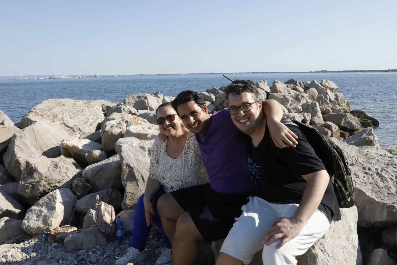 Il concerto di Elisa nel bel mezzo del golfo di Panzano, davanti a Marina Julia. Un tramonto a Nordest davvero indimenticabile per i fan che, a bordo delle barche, assistono allo spettacolo in mare. Foto di Katia Bonaventura