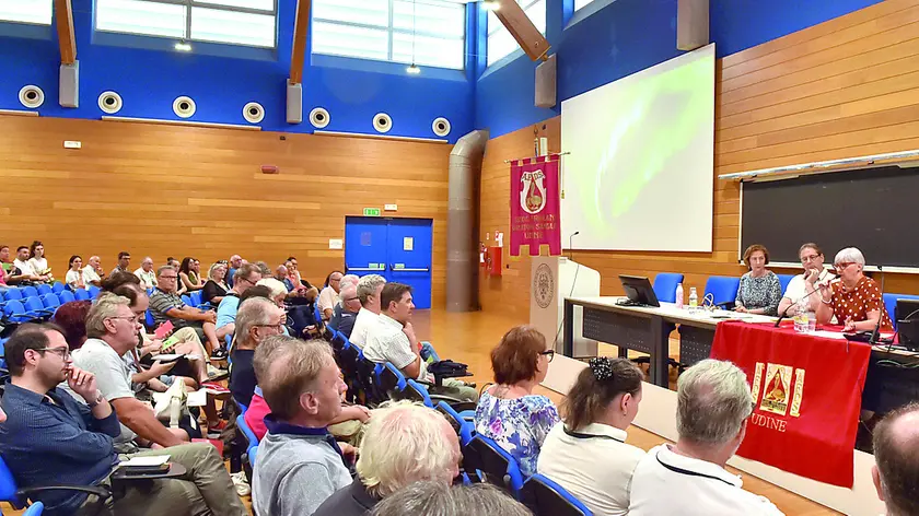 L’assemblea straordinaria al polo universitario udinese di via Tomadini con 235 partecipanti