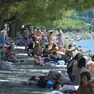 I triestini si sono riversati sul lungomare di Barcola nella calda domenica del 29 giugno. Foto Bruni