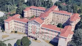 L’edificio a Croce di Lorena che ospitò l’ospedale civile propriamente detto