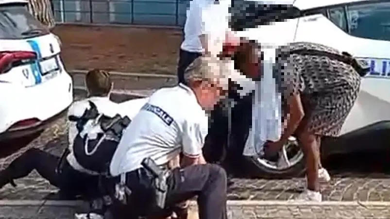 L’arresto dei due giovani da parte della Polizia Locale