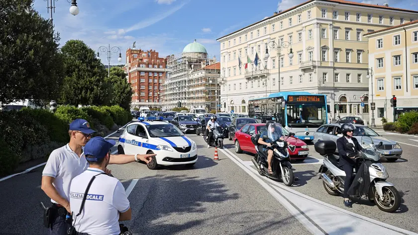 La Polizia locale impegnata durate le operazioni di controllo per il concerto di Tananai e Elisa. Foto Lasorte