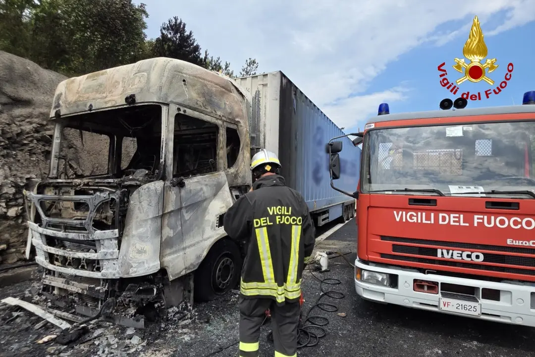 Il camion carbonizzato