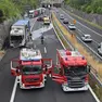 Il tratto del Raccordo autostradale Sistiana - Trieste bloccato a causa dell'incendio di un autoarticolato all'altezza di Prosecco. Foto Lasorte