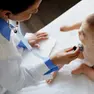 Il paradosso della sanità: non nascono più bambini, ma mancano i pediatri