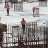 Nella foto di Andrea Lasorte operatori al lavoro sotto il sole