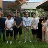 I “centini” con i professori all’esterno della scuola nella foto di Katia Bonaventura