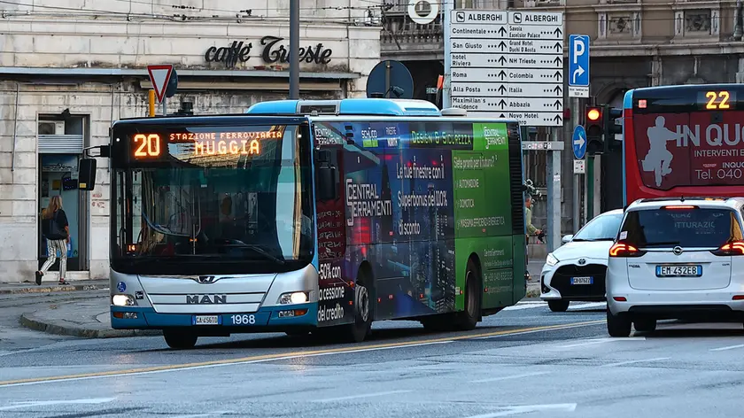 Un autobus della linea 20 in una foto di archivio (Lasorte)